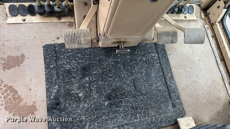 image for item EA1980 2000 Caterpillar 140H motor grader