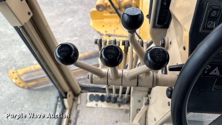 image for item EA1980 2000 Caterpillar 140H motor grader
