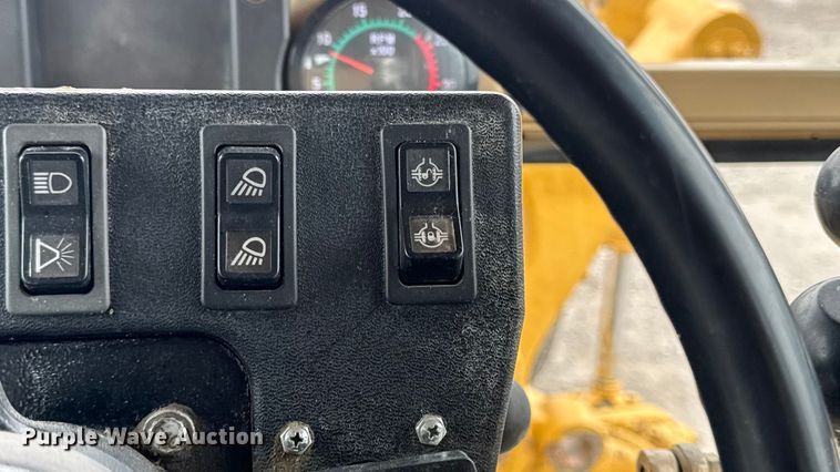 image for item EA1980 2000 Caterpillar 140H motor grader