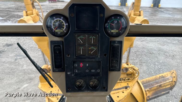 image for item EA1980 2000 Caterpillar 140H motor grader