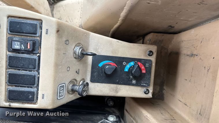 image for item EA1980 2000 Caterpillar 140H motor grader