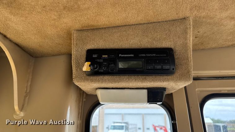 image for item EA1980 2000 Caterpillar 140H motor grader