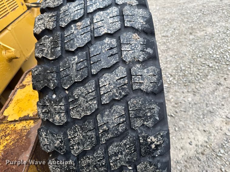 image for item EA1980 2000 Caterpillar 140H motor grader