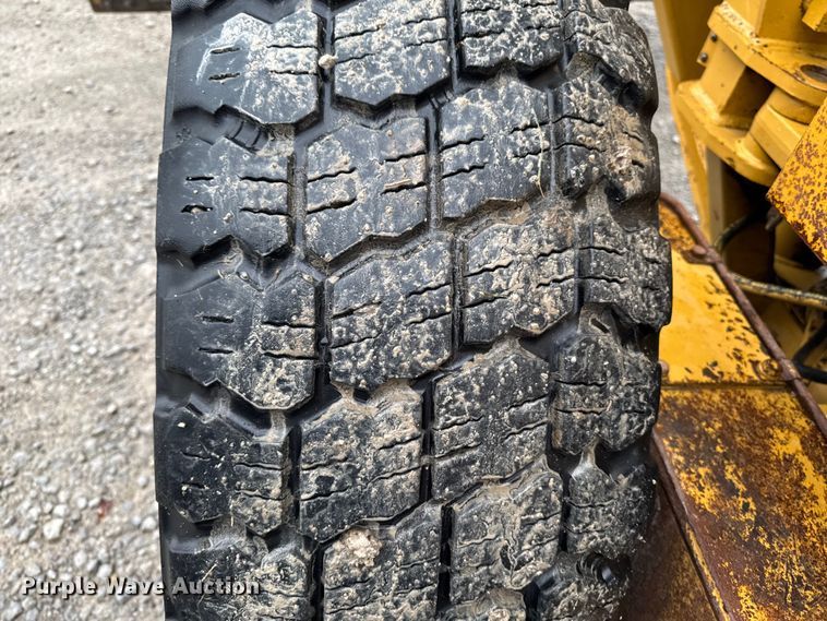 image for item EA1980 2000 Caterpillar 140H motor grader