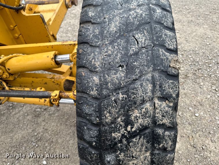 image for item EA1980 2000 Caterpillar 140H motor grader