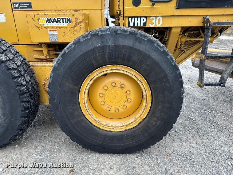 image for item EA1980 2000 Caterpillar 140H motor grader