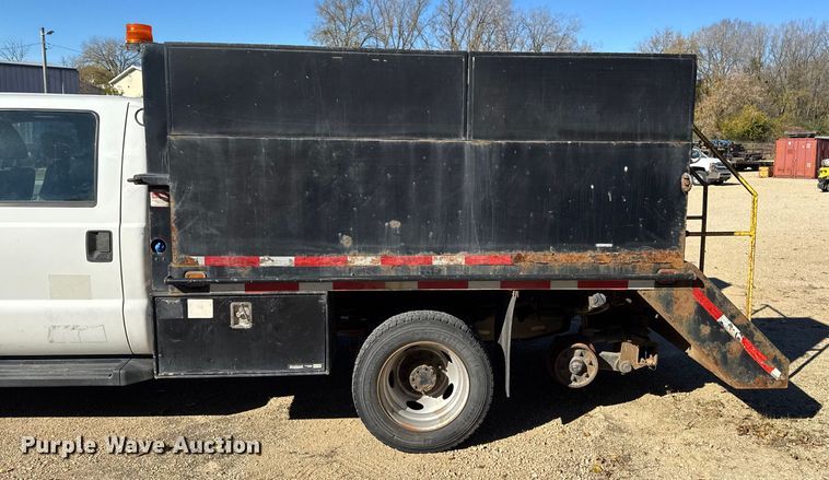 image for item EA1994 2013 Ford F450 flatbed truck