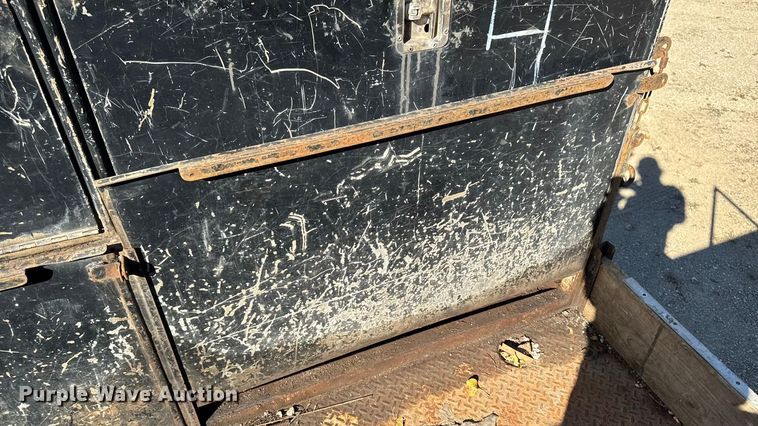 image for item EA1994 2013 Ford F450 flatbed truck