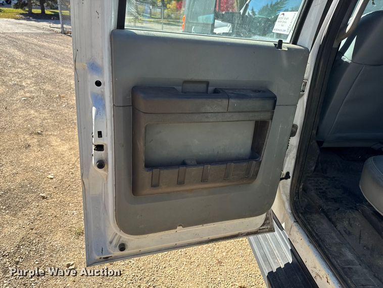 image for item EA1994 2013 Ford F450 flatbed truck