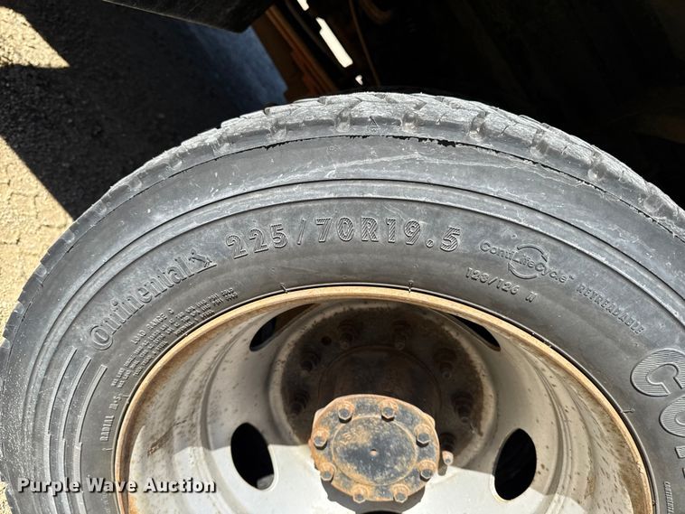 image for item EA1994 2013 Ford F450 flatbed truck