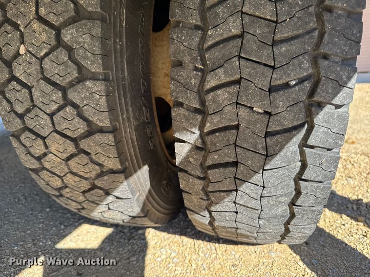 image for item EA1994 2013 Ford F450 flatbed truck