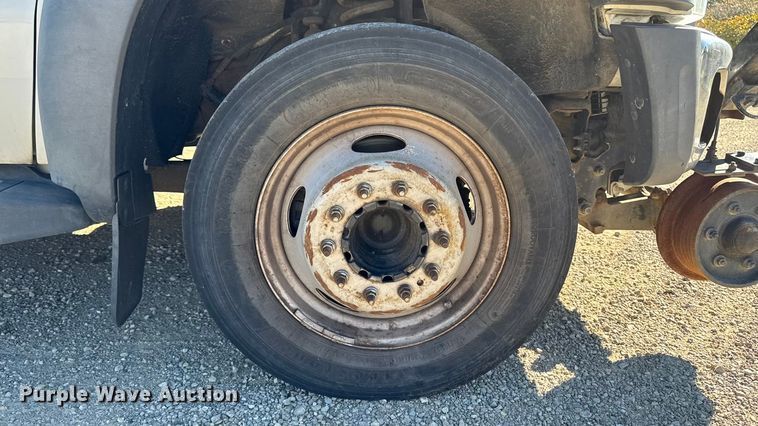 image for item EA1994 2013 Ford F450 flatbed truck