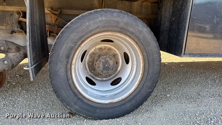 image for item EA1994 2013 Ford F450 flatbed truck