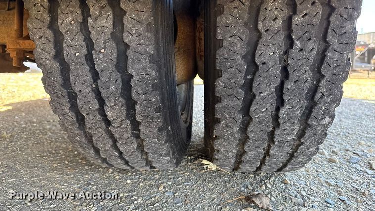 image for item EA1994 2013 Ford F450 flatbed truck