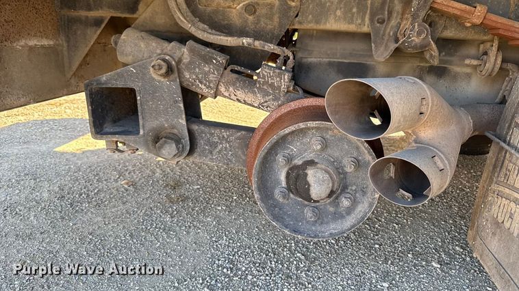 image for item EA1995 2015 Ford F450 flatbed truck