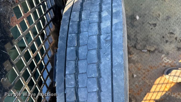 image for item EA1995 2015 Ford F450 flatbed truck