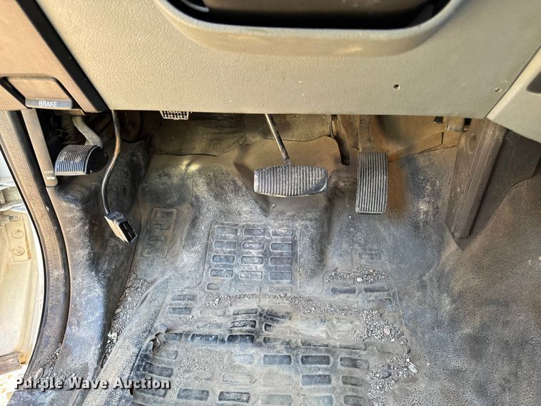 image for item EA1995 2015 Ford F450 flatbed truck