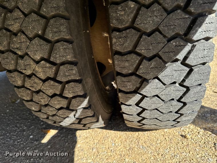 image for item EA1995 2015 Ford F450 flatbed truck