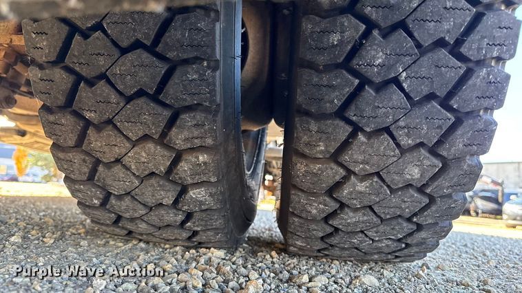 image for item EA1995 2015 Ford F450 flatbed truck