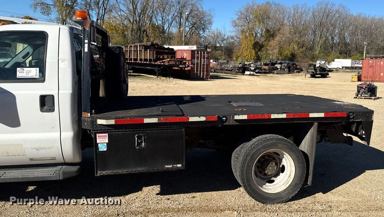 image for item EA1997 2015 Ford F550 flatbed truck