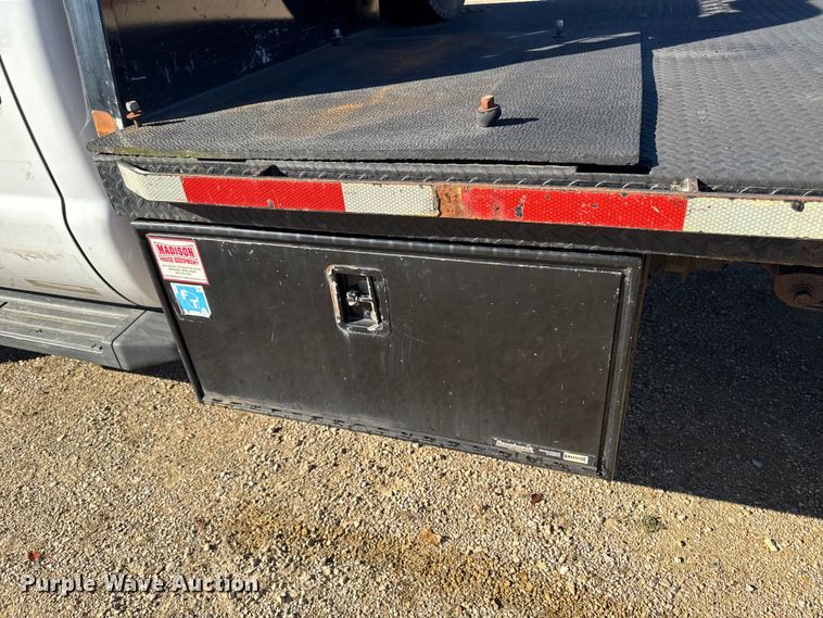 image for item EA1997 2015 Ford F550 flatbed truck