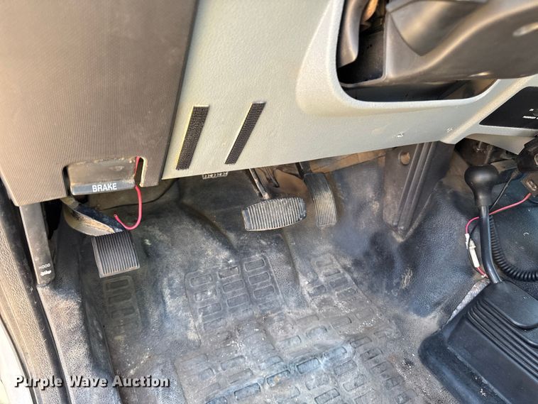 image for item EA1997 2015 Ford F550 flatbed truck