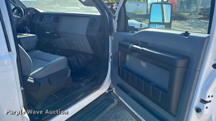 image for item EA1997 2015 Ford F550 flatbed truck