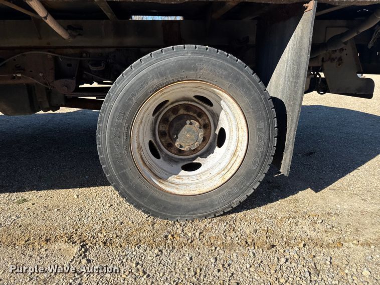 image for item EA1997 2015 Ford F550 flatbed truck
