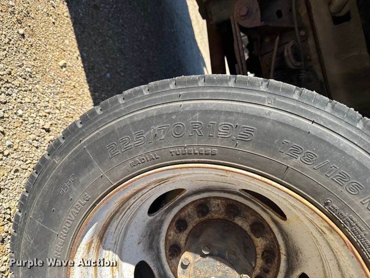 image for item EA1997 2015 Ford F550 flatbed truck