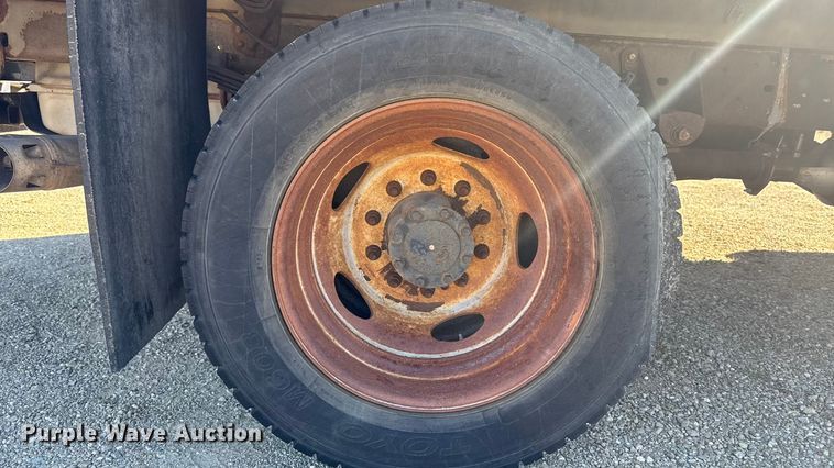 image for item EA1997 2015 Ford F550 flatbed truck