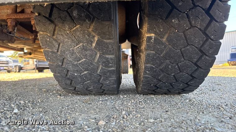 image for item EA1997 2015 Ford F550 flatbed truck