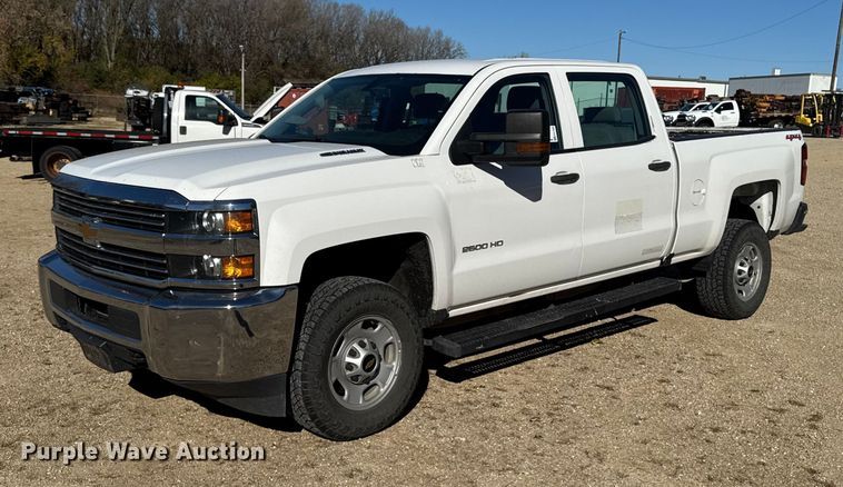 image for item EA1999 2016 Chevrolet Silverado 2500HD Crew Cab pickup truck