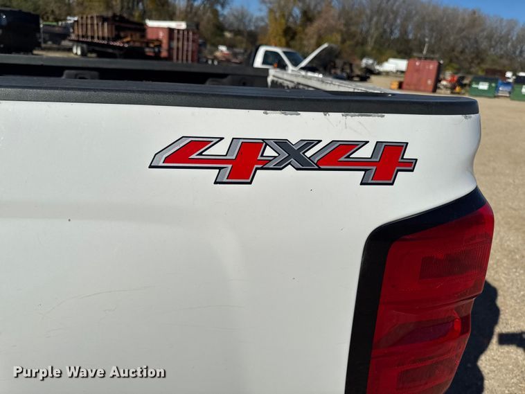 image for item EA1999 2016 Chevrolet Silverado 2500HD Crew Cab pickup truck