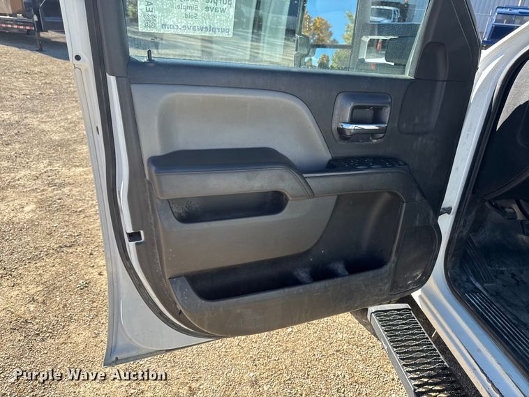 image for item EA1999 2016 Chevrolet Silverado 2500HD Crew Cab pickup truck