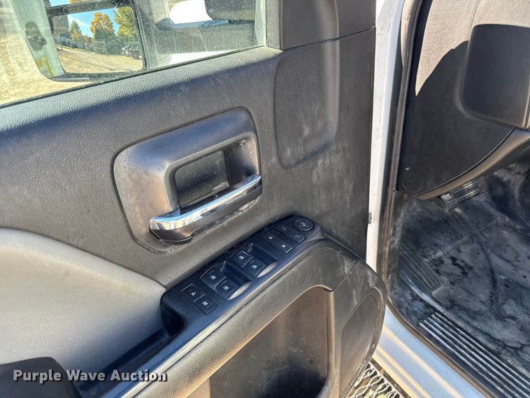 image for item EA1999 2016 Chevrolet Silverado 2500HD Crew Cab pickup truck