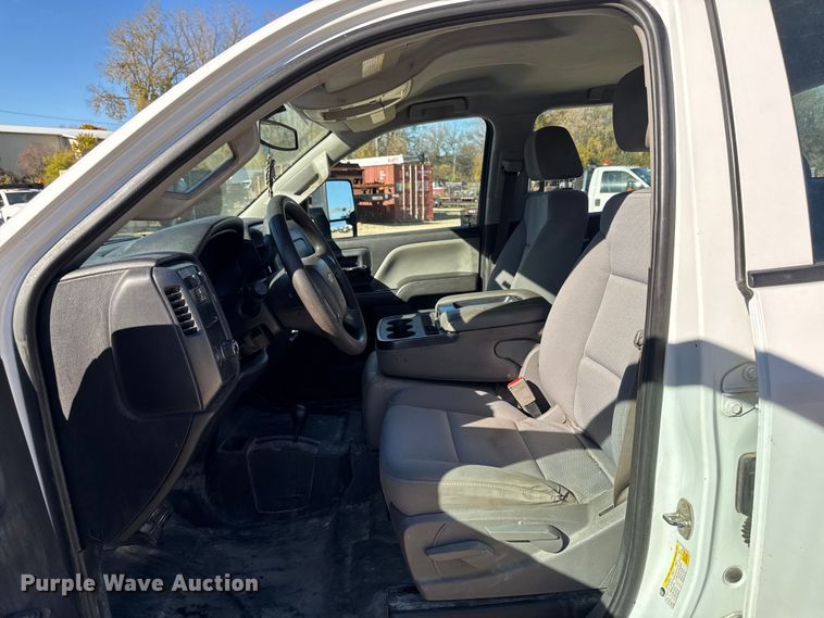 image for item EA1999 2016 Chevrolet Silverado 2500HD Crew Cab pickup truck