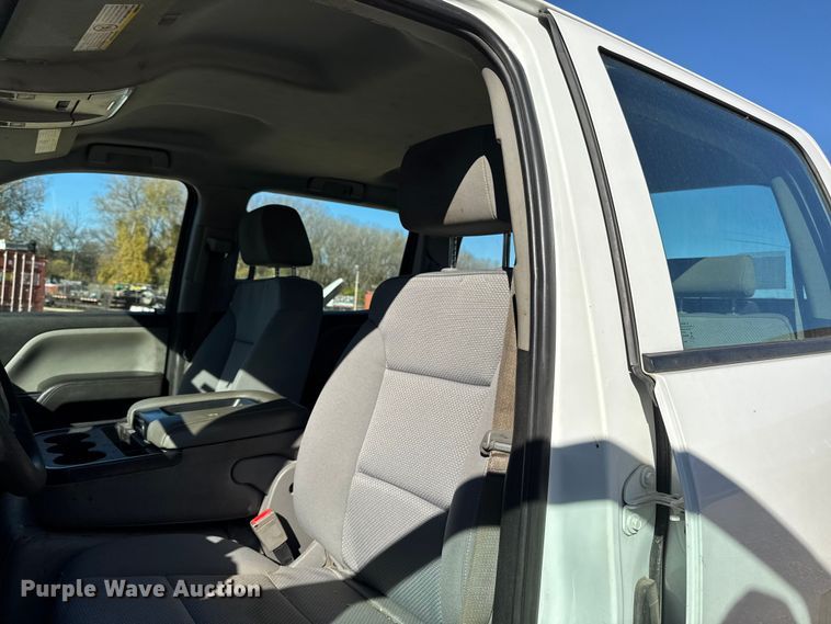 image for item EA1999 2016 Chevrolet Silverado 2500HD Crew Cab pickup truck