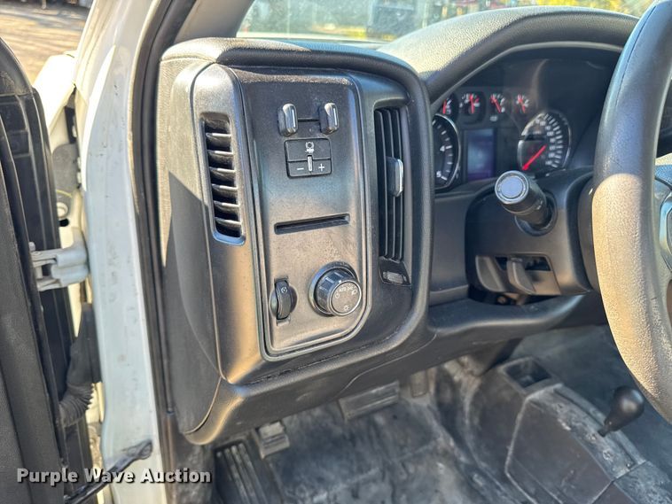 image for item EA1999 2016 Chevrolet Silverado 2500HD Crew Cab pickup truck