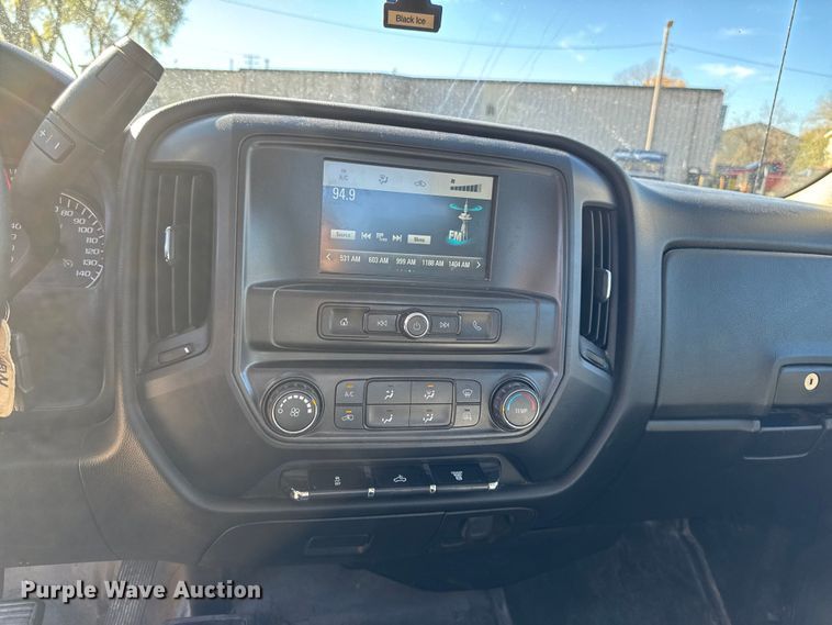 image for item EA1999 2016 Chevrolet Silverado 2500HD Crew Cab pickup truck