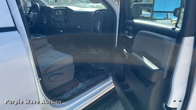 image for item EA1999 2016 Chevrolet Silverado 2500HD Crew Cab pickup truck