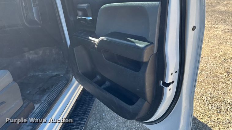 image for item EA1999 2016 Chevrolet Silverado 2500HD Crew Cab pickup truck