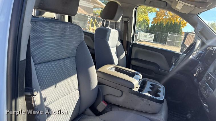 image for item EA1999 2016 Chevrolet Silverado 2500HD Crew Cab pickup truck