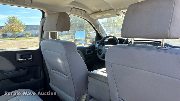 image for item EA1999 2016 Chevrolet Silverado 2500HD Crew Cab pickup truck