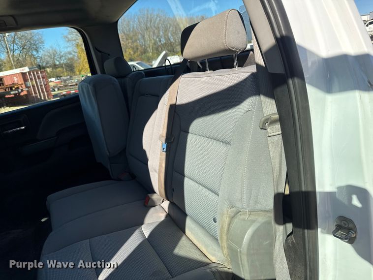 image for item EA1999 2016 Chevrolet Silverado 2500HD Crew Cab pickup truck