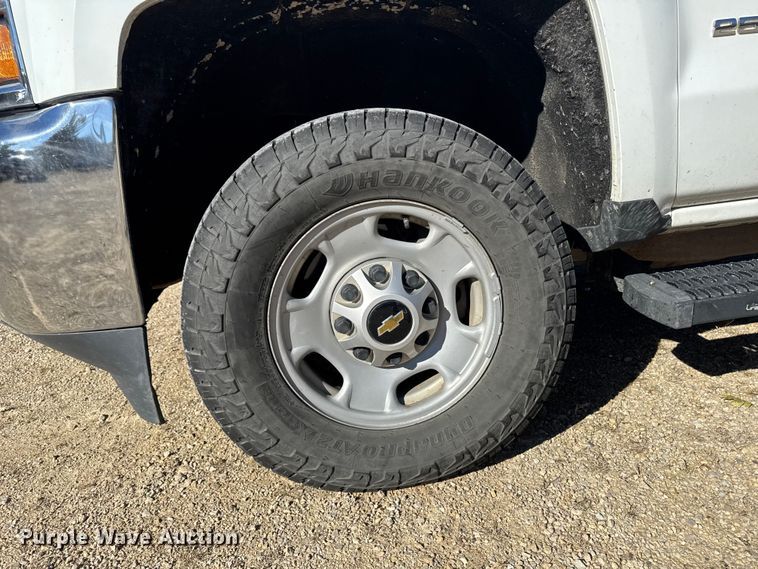 image for item EA1999 2016 Chevrolet Silverado 2500HD Crew Cab pickup truck