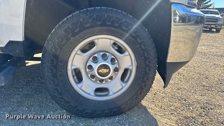 image for item EA1999 2016 Chevrolet Silverado 2500HD Crew Cab pickup truck