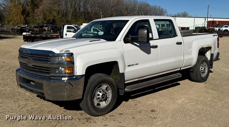 image for item EA2000 2015 Chevrolet Silverado 2500HD Crew Cab pickup truck