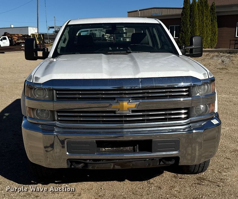 image for item EA2000 2015 Chevrolet Silverado 2500HD Crew Cab pickup truck