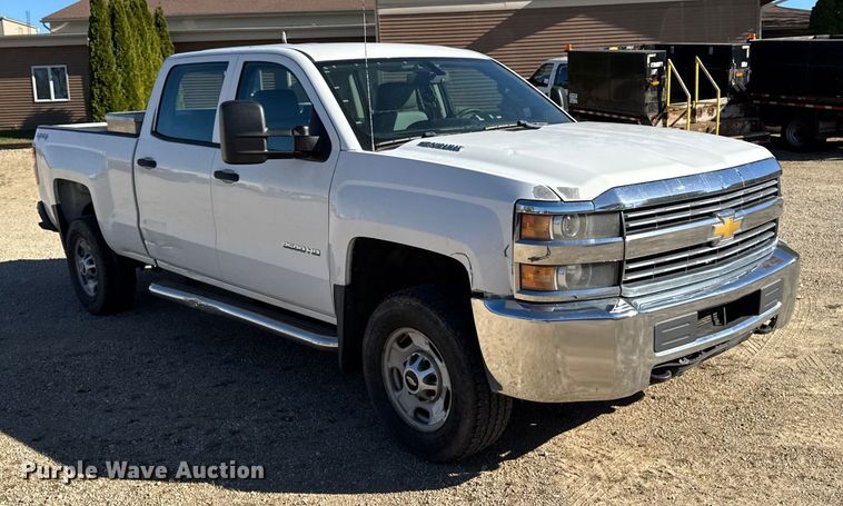 image for item EA2000 2015 Chevrolet Silverado 2500HD Crew Cab pickup truck