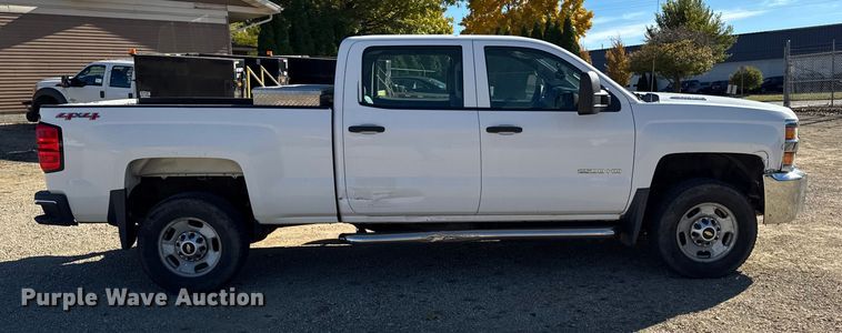 image for item EA2000 2015 Chevrolet Silverado 2500HD Crew Cab pickup truck